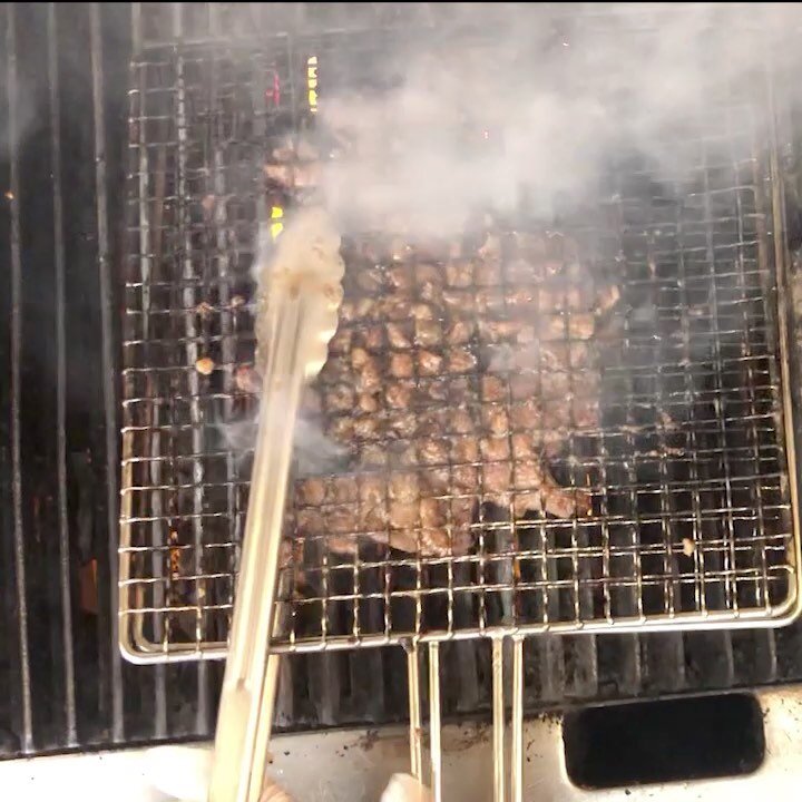 Could you count how many times we flipped it over? 🧐
-
Our take of mixing a hot grill with a rotisserie style cooking 🤤
-
This is why our BBQ Beef(made with rib meat) comes out perfect everytime 😉
-
&mdash;
👆Order on our website(pocha32.com)
&md